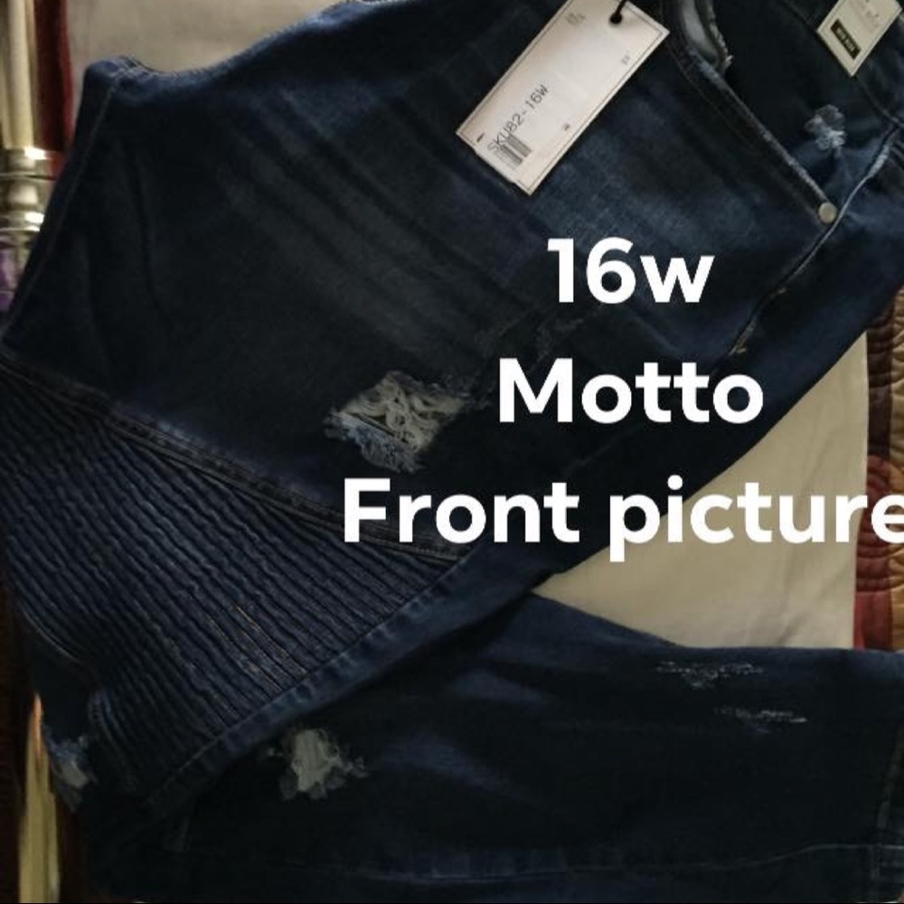 Motto Judy Blue distressed jeans